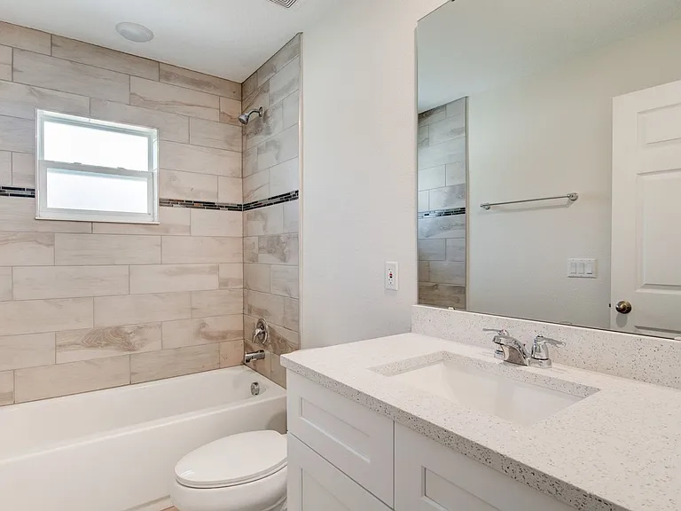 829 E Wildmere Ave — Photo 7