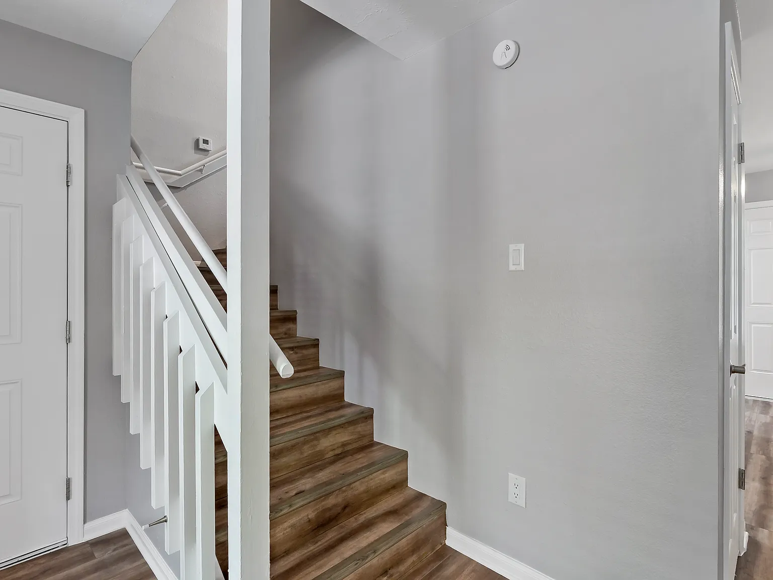 Oak Creek Condos — Photo 3