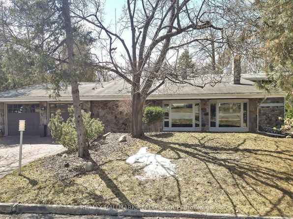 10 Qualicum St, Ottawa, ON K2H 7G8