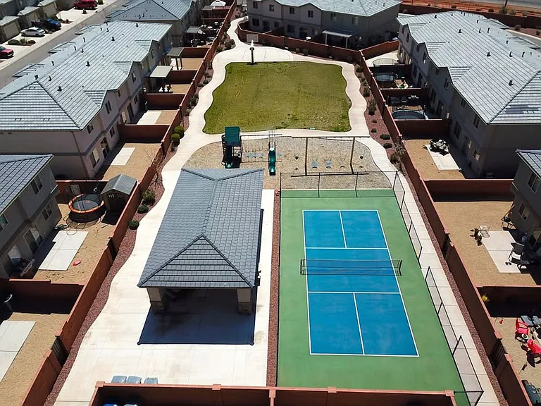 Three Bedroom Red Mountain Vista Town Home — Photo 45