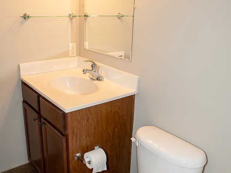 Hanscom Court — Photo 20