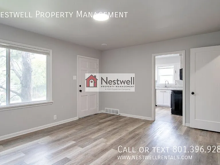 312 E Utopia Ave — Photo 6