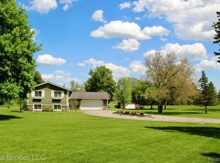 2525 Childs Lake Rd, Milford, MI 48381