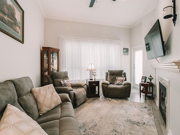 3rd image of 2995 Princess Cres #402