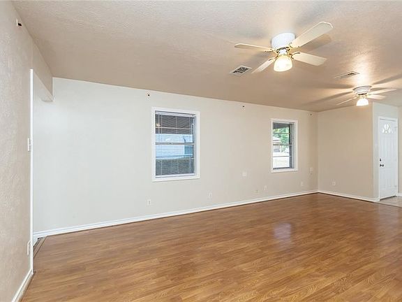 5th image of 142 West Shr