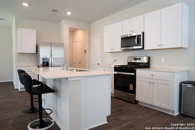 4 bed, 2.5 bath, 2223 sqft, $2,350 — Photo 3