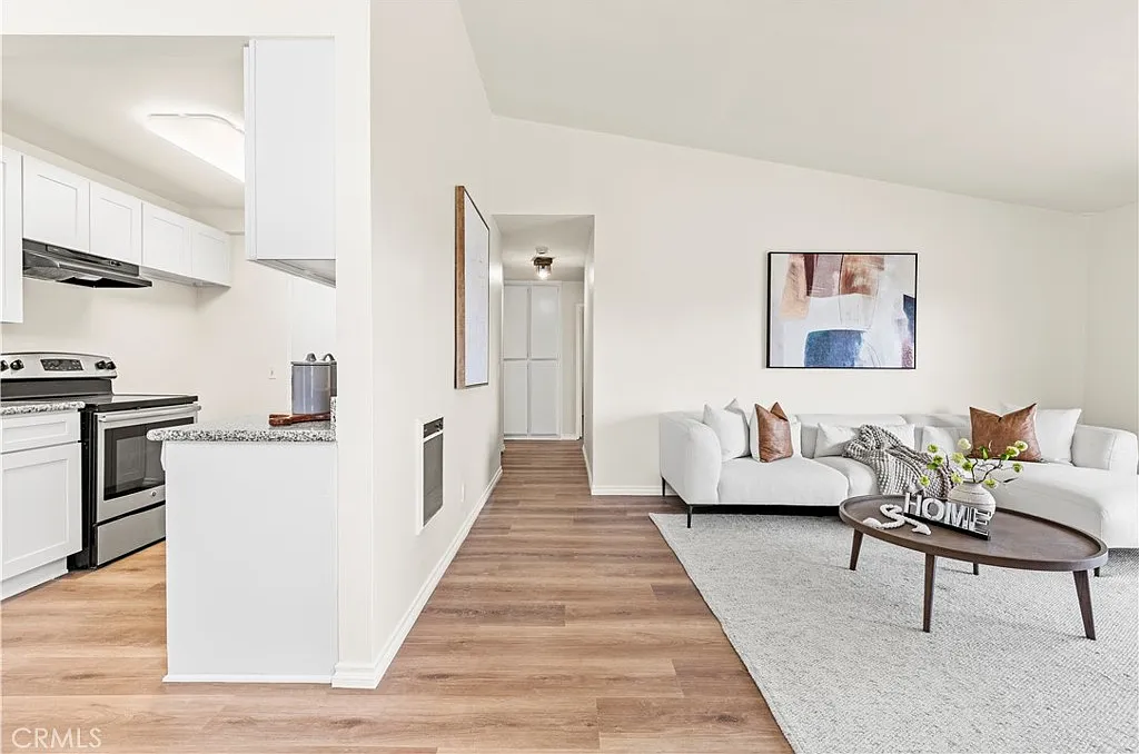 2 bed, 969 sqft, $2,850 — Photo 3