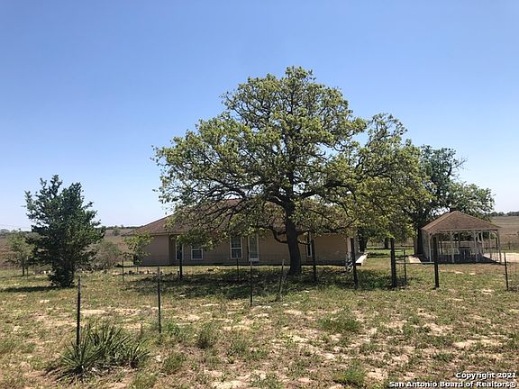 4th image of 740 Lake Valley Dr