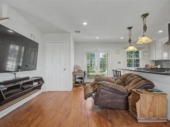 4201 Lawrence Rd, Beach City, TX 77523