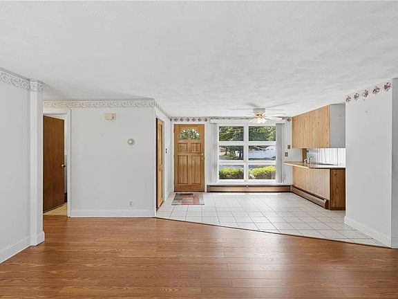 5th image of 124 Chatworth Ave
