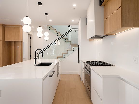 4th image of 5963 Granville St #2