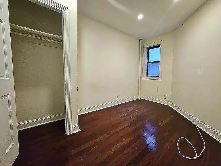228 E 26th St #5Z — Photo 6