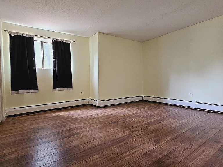 135 English Village Rd — Photo 12