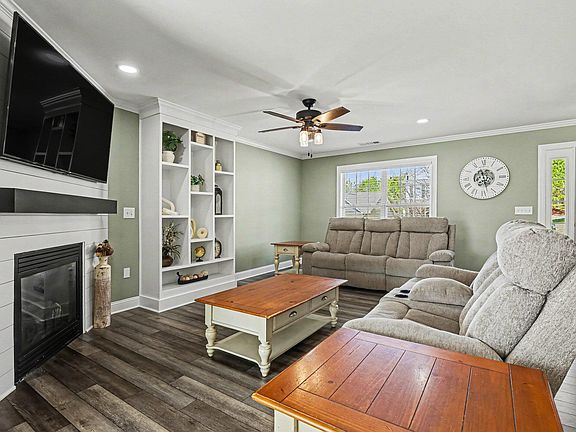 4th image of 925 Ribbonleaf Ln