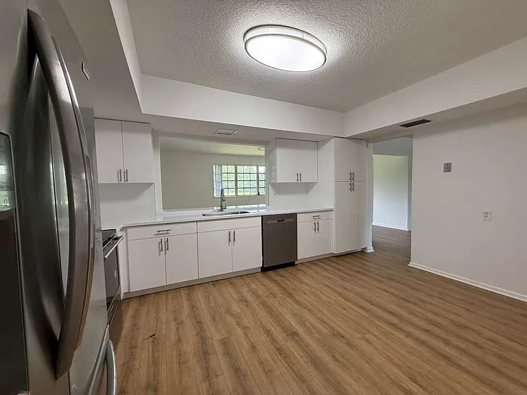 7421 SW 39th St — Photo 3