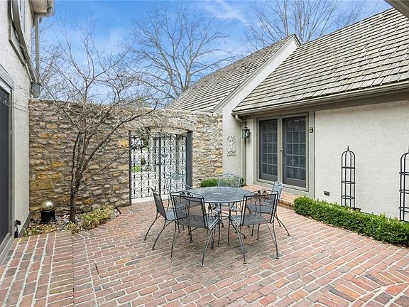 3rd image of 7927 Bristol Ct