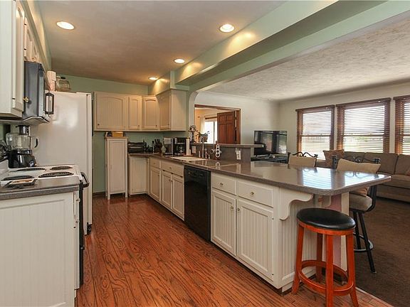 5th image of 849 Ironwood West Dr