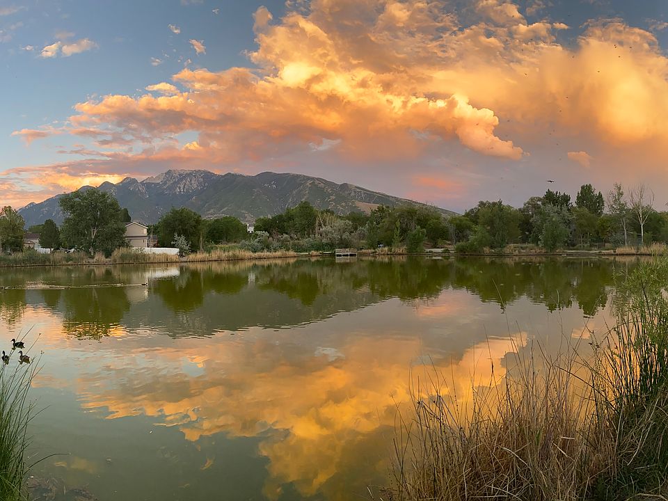 Sunset Ponds Neighborhood