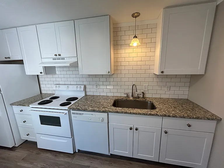 18 Meadowlawn Dr #10 — Photo 3