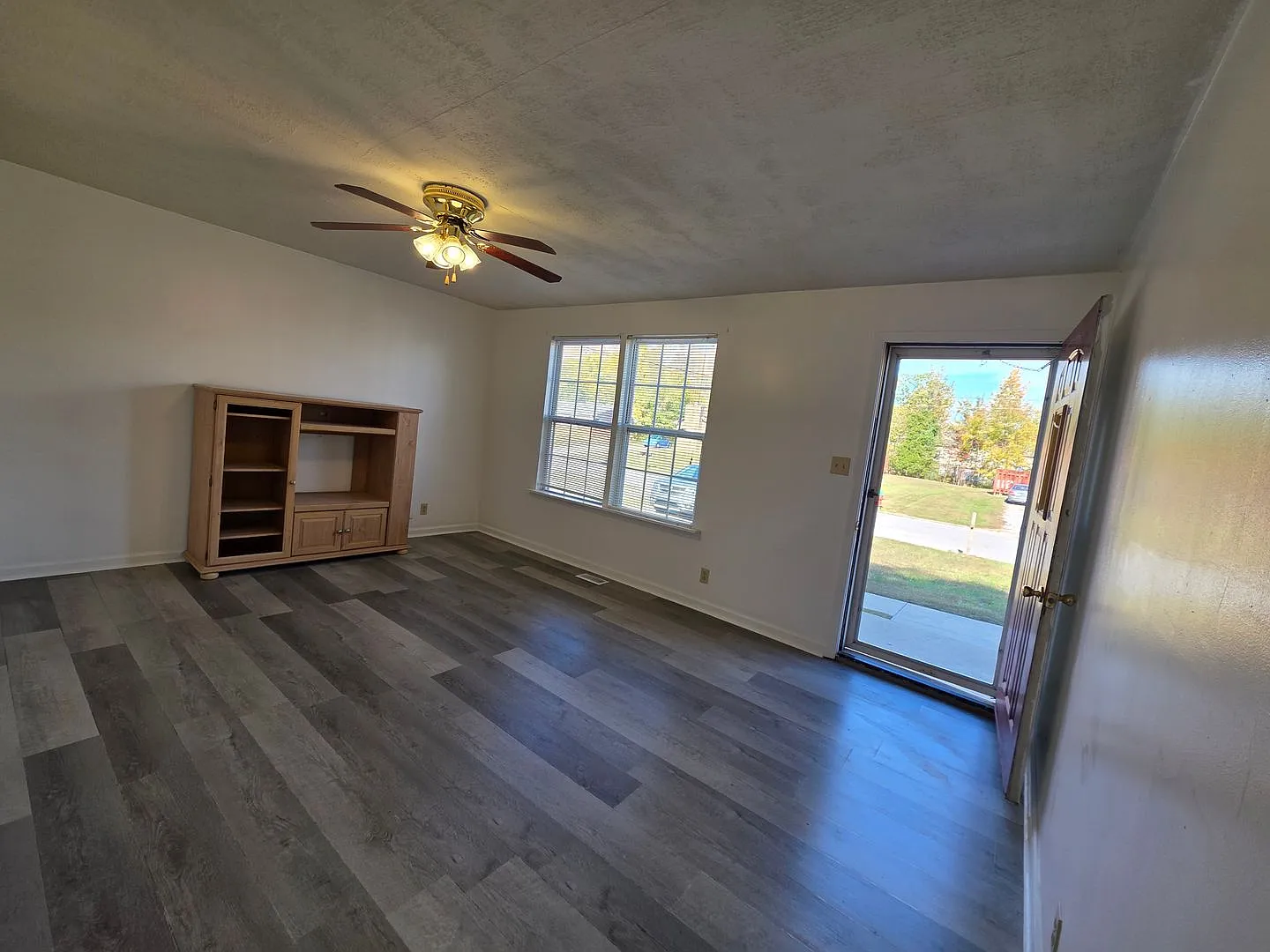 Charming 3-Bedroom Home with Spacious Backyard & Modern Amenities — Photo 3