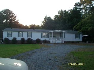 1438 Herrings Chapel Rd, Burgaw, NC 28425