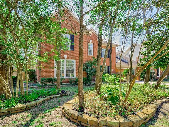 A rare one owner Village Builders home nestled in The Woodlands village of Alden Bridge. This picture perfect move in ready 5 bedroom 3 1/2 bath home is conveniently located near shopping and easy access to I-45 via FM1488.