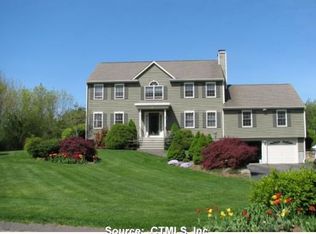 11 Charter Ridge Dr, Sandy Hook, CT 06482