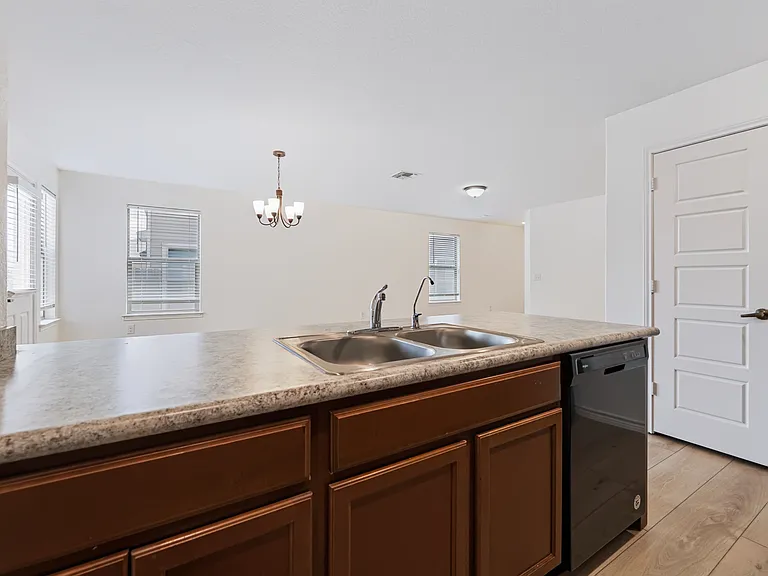 1030 Gruma — Photo 8