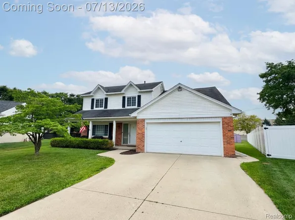 35601 Ashford Dr, Sterling Heights, MI 48312