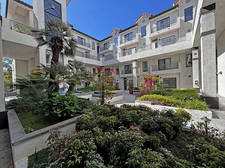 111 S Oak Knoll Ave #203 — Photo 1