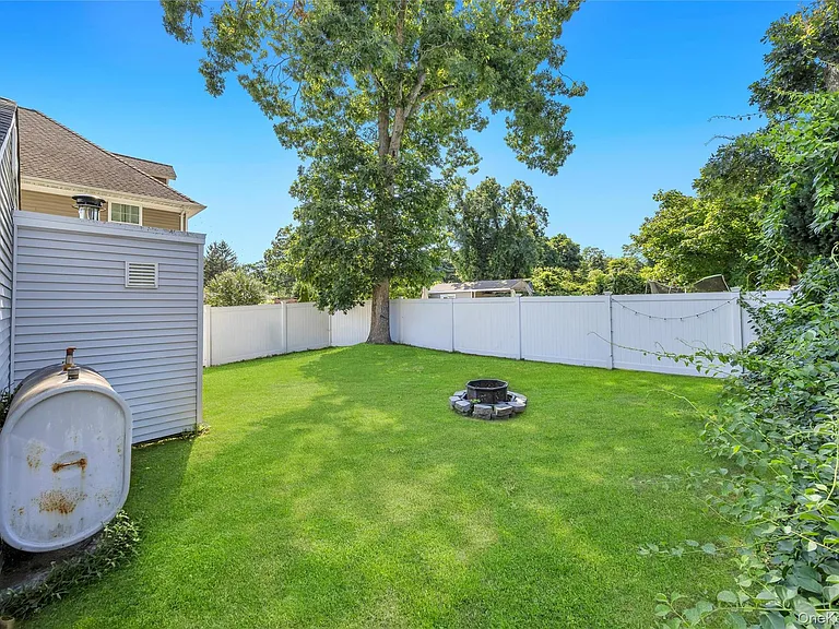 22 Maplewood Ave — Photo 6