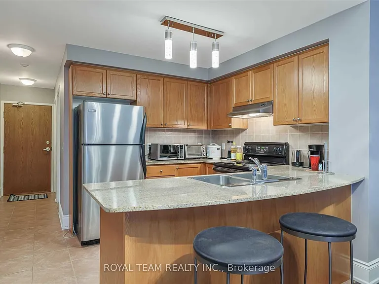 2 Maison Parc Ct #808 — Photo 7