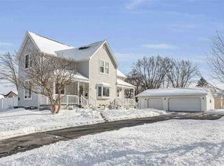 710 E Pearl St, Seymour, WI 54165