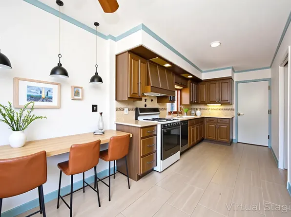 1726 East 52nd Street image 6 of 31