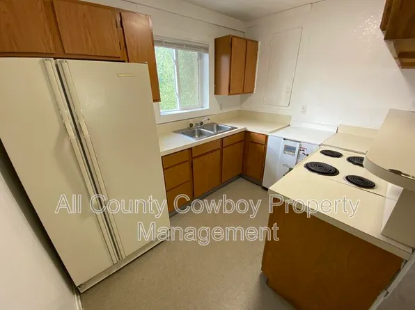 862 N 5th St APT 2, Laramie, WY 82072