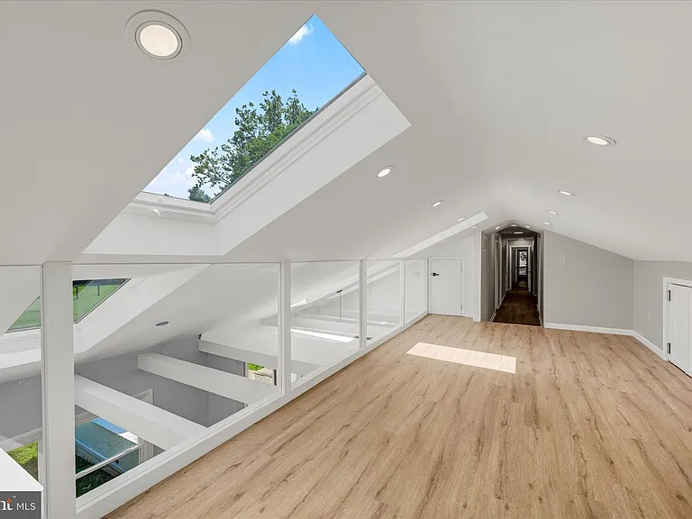 10533 Stevenson Rd — Photo 32