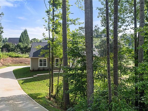 2nd image of 3101 Hickory Ridge Dr