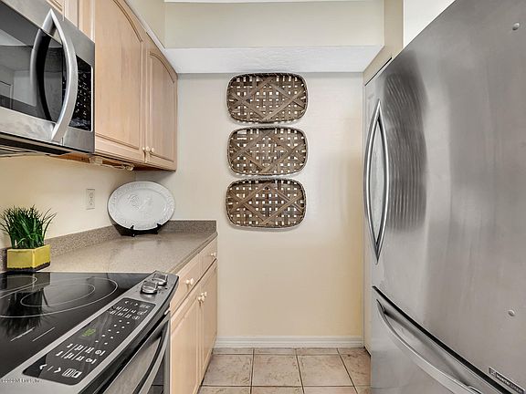 5th image of 2200 Ocean Dr #4B
