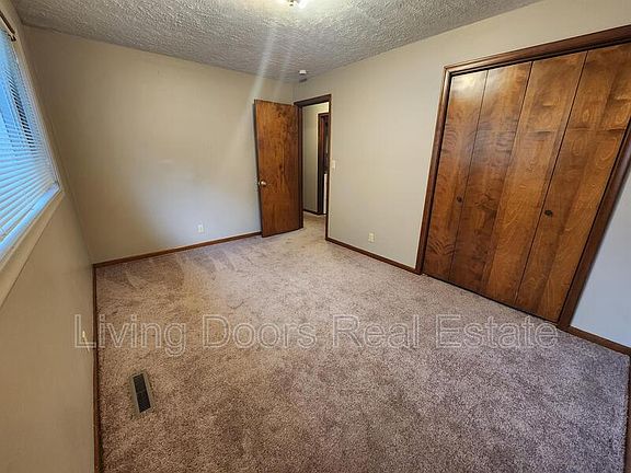 5th image of 4933 Ginny Ave