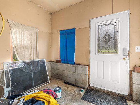 3rd image of 404 Dyer Ave