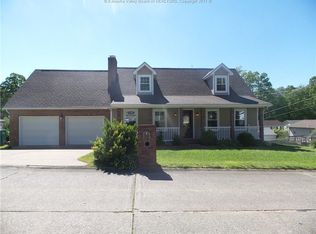 108 Taylor Dr, Hurricane, WV 25526