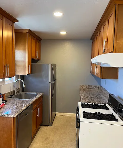 Bright Beautiful kitchen with new appliances