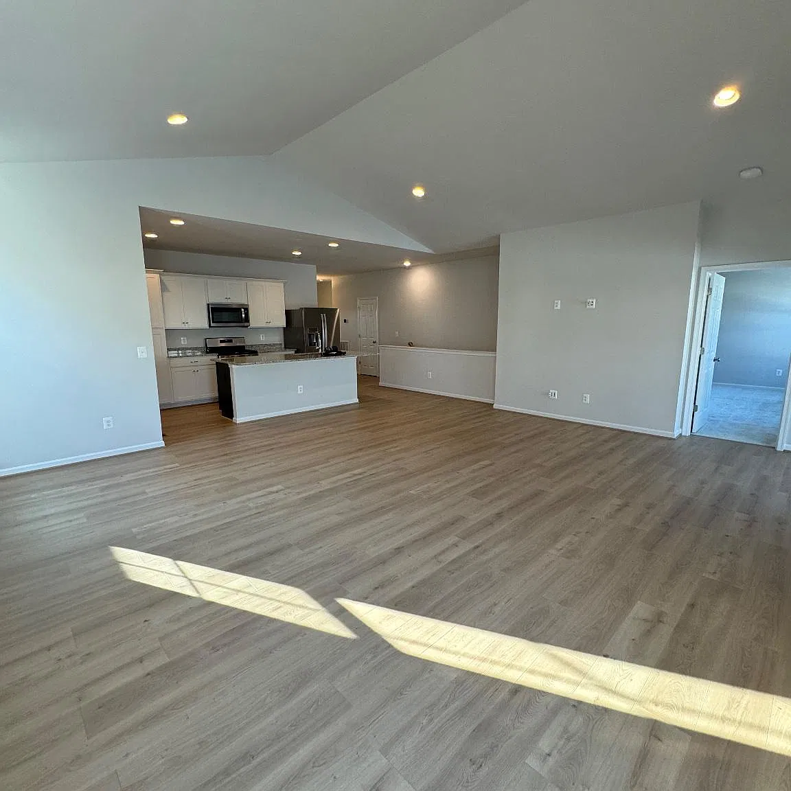 4 bed, 3.0 bath, 2502 sqft, $2,995 — Photo 3