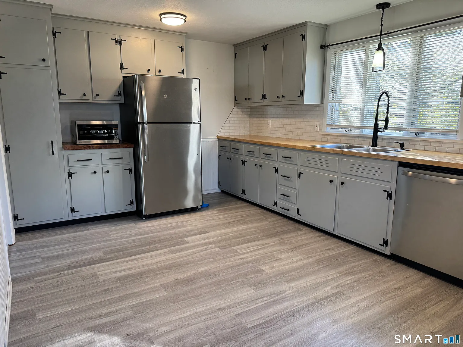 3 bed, 1.5 bath, 1240 sqft, $2,650 — Photo 3