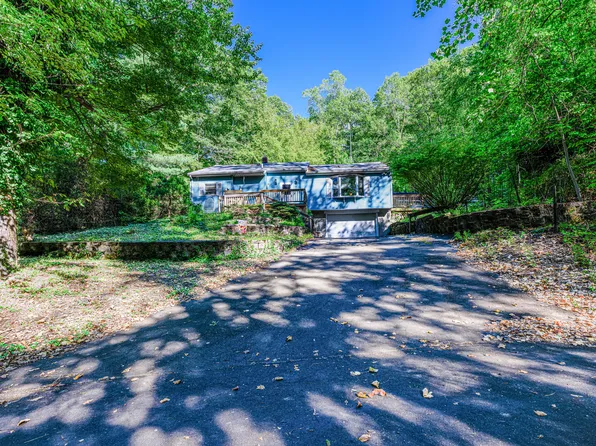 61 Hermitage Lane, North Haven, CT 06473