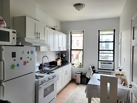 Rented by MCR Realty | media 11