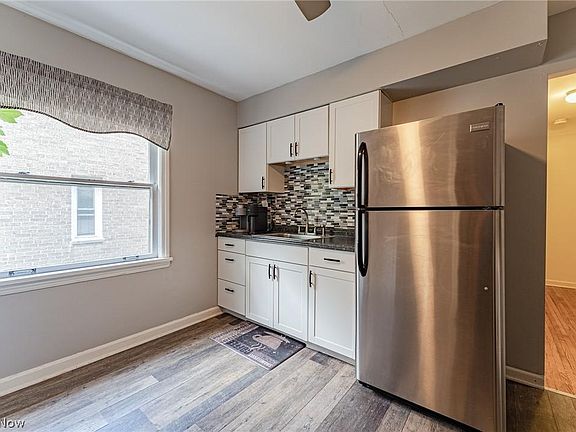 4th image of 2238 Lincoln Ave