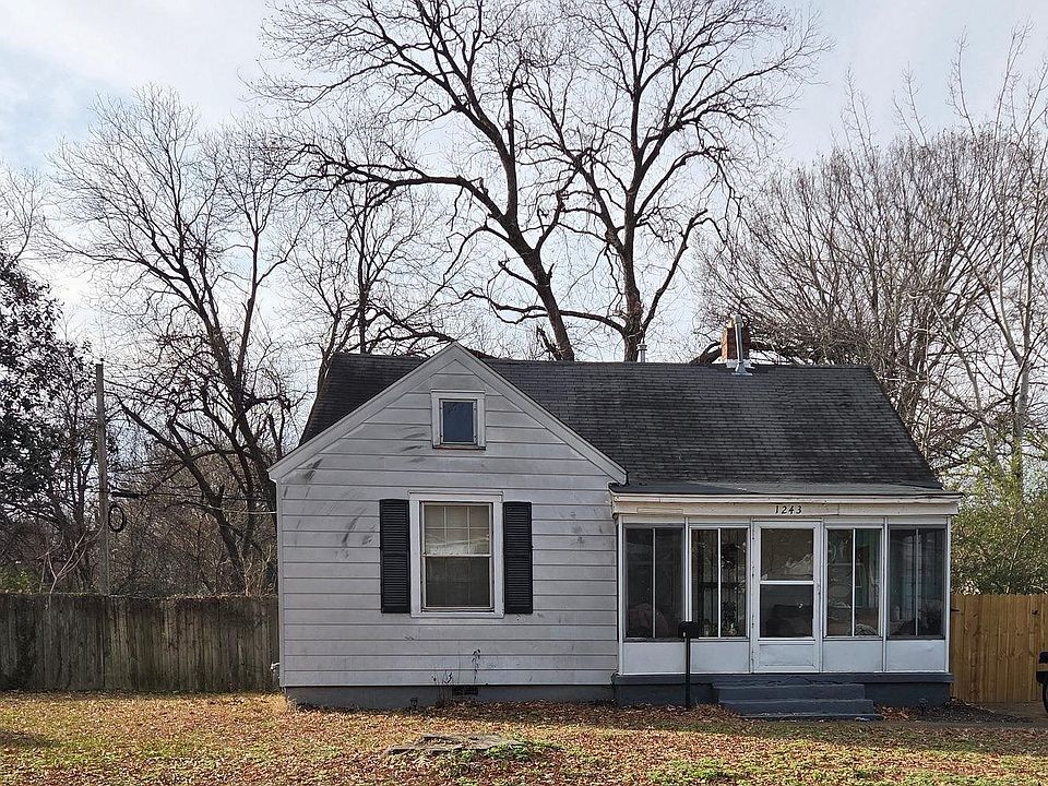 2nd image of 1243 Dyer Pl