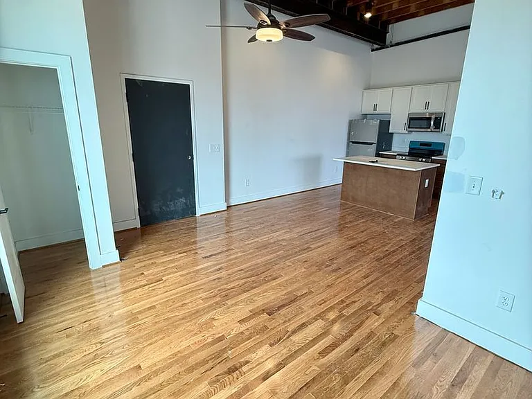 2033 W Broad St — Photo 29
