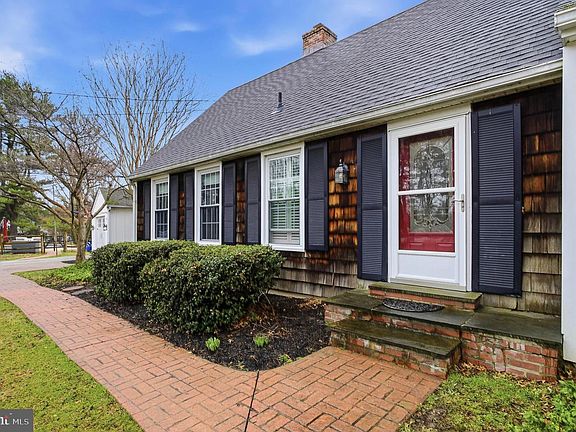 2nd image of 935 N Chester Rd